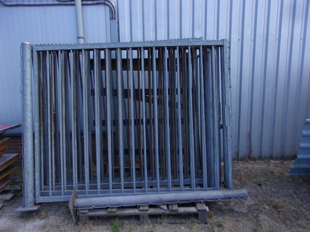 draaipoort ,Hekwerken .6 stuks spijlhekken met palen, Met poort, Gebruikt, IJzer, Spijlenhekwerk