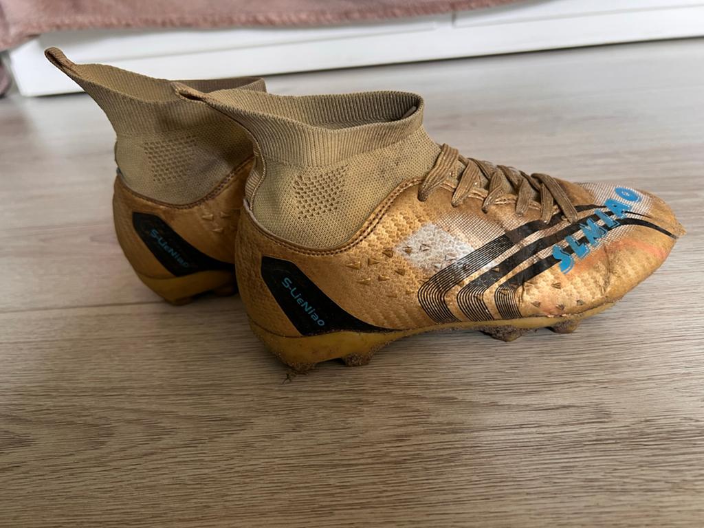 Gouden Voetbalschoenen Maat 34 - Zo goed als nieuw, Ophalen of Verzenden, Zo goed als nieuw, Schoenen