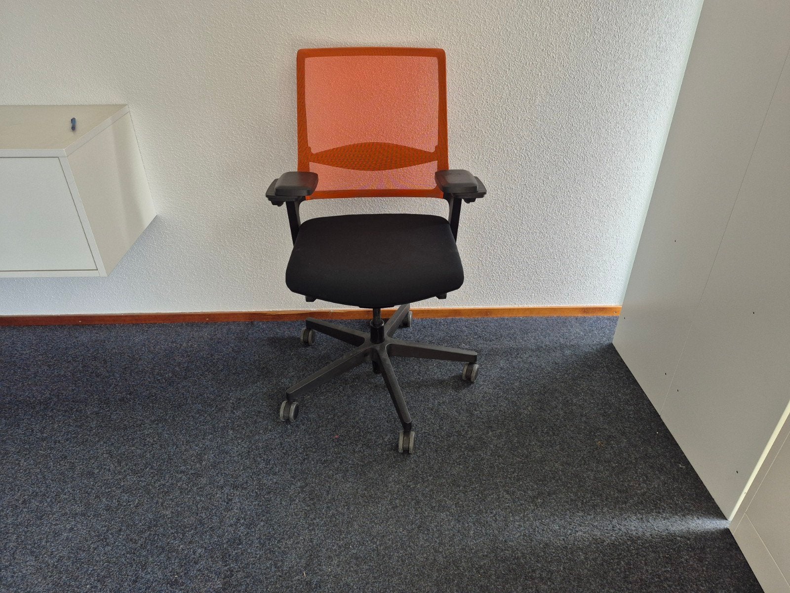 Interstuhl bureaustoel, Ophalen, Zwart