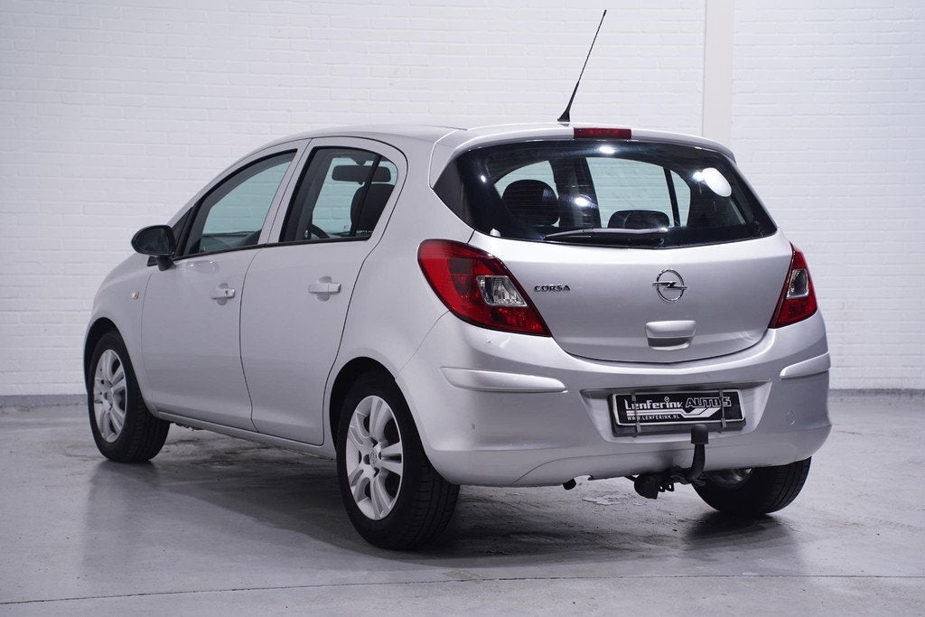 Opel Corsa 1.2-16V '111' Edition Airco Cruise Bluetooth LMV, Auto's, Opel, Voorwielaandrijving, Euro 5, Gebruikt, Zwart