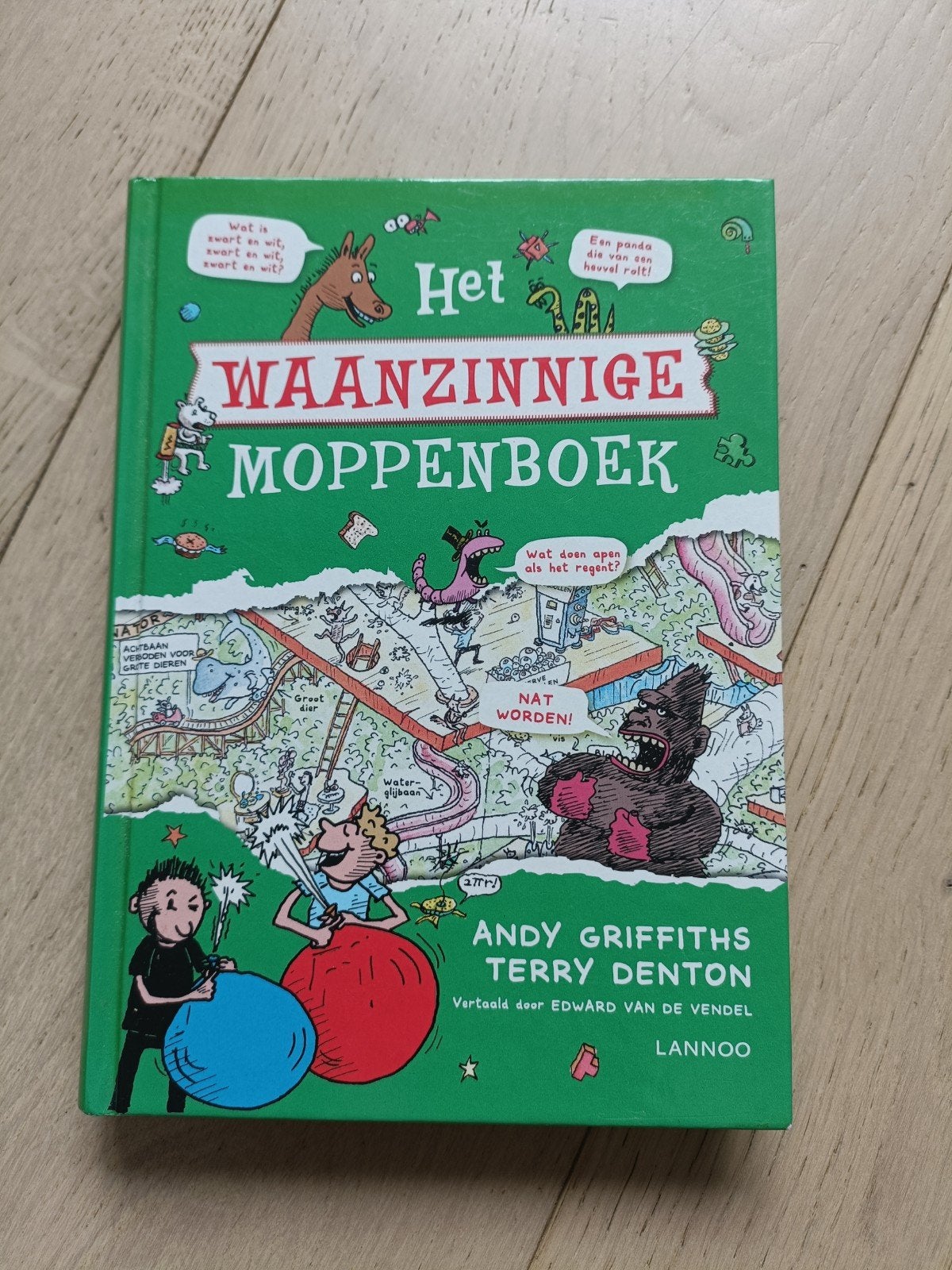 Het Waanzinnige Moppenboek - Andy Griffiths & Terry Denton, Boeken, Ophalen of Verzenden, Gelezen, Andy Griffiths, Terry Denton