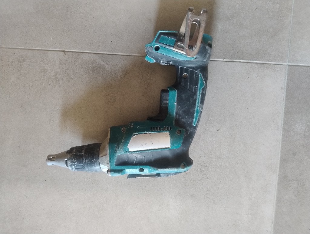 Makita gipsplaatscbroever, Ophalen, Gebruikt