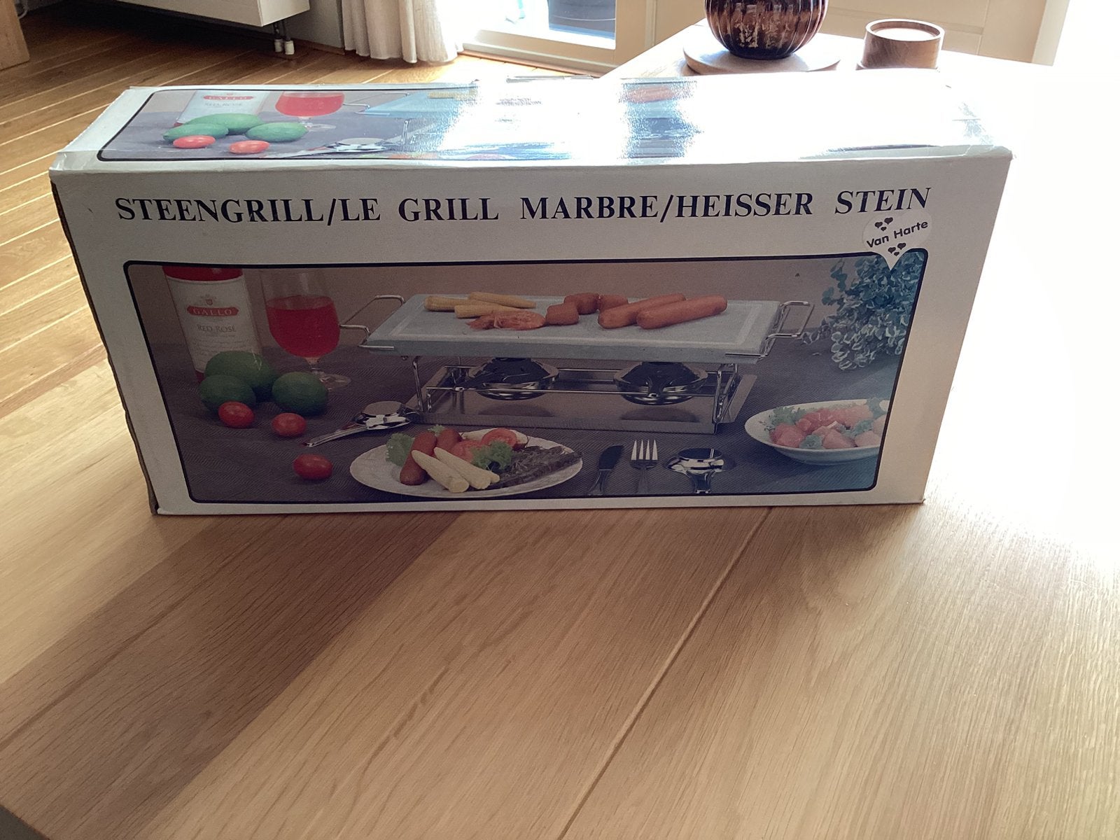 Nieuwe steengrill met branders. In de doos, nooit gebruikt, Ophalen, Nieuw