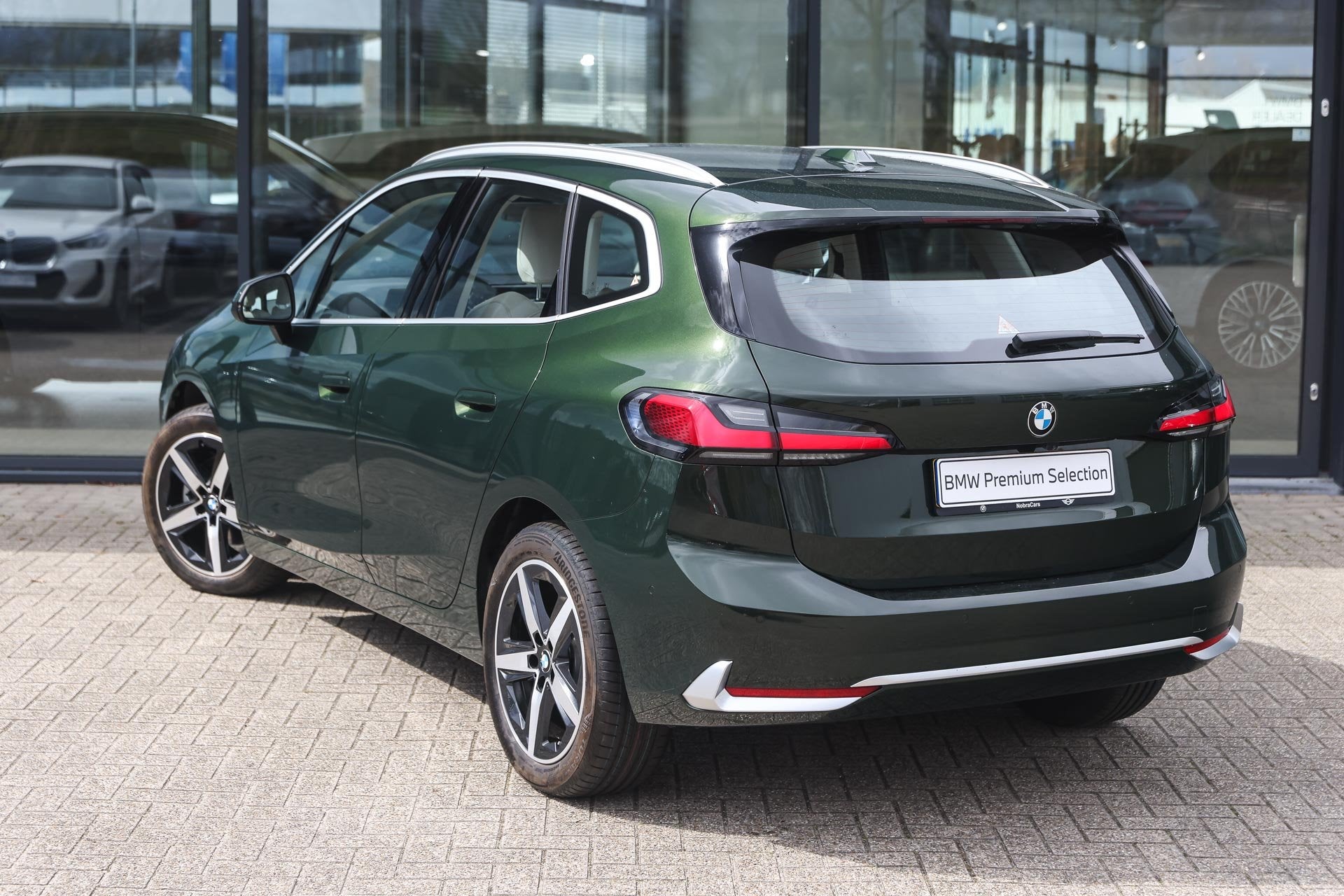 BMW 2 Serie Active Tourer 218i Luxury Line Automaat / Trekha, Dealer onderhouden, Euro 6, Met garantie (alle), 1445 kg