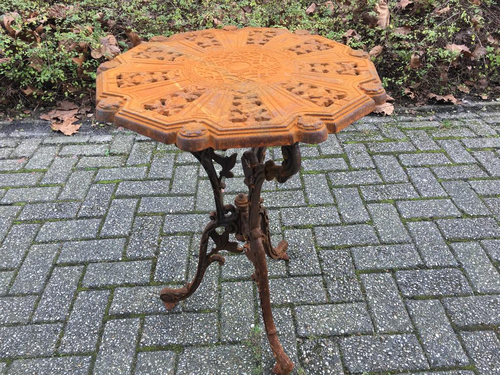 Groetjes uit frankrijk gietijzeren bistrotafel tuintafel, Ophalen, Gebruikt, Rond, Metaal