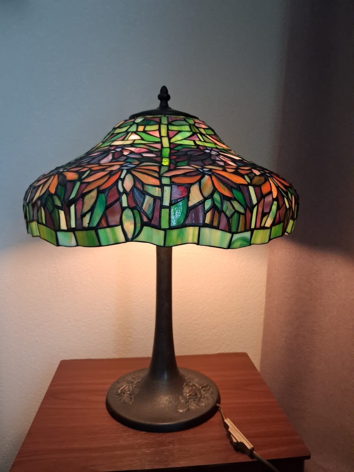 Unieke Tiffany lamp poot van echt brons, Ophalen, Art deco, Met schakelaar, Meerkleurig