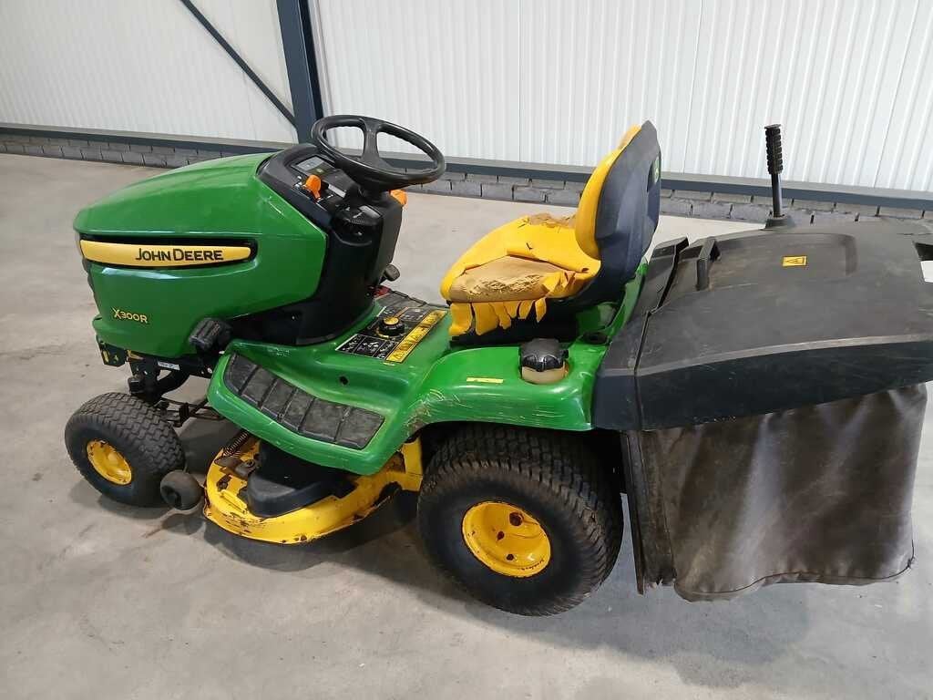 John Deere X 300R zitmaaier, John Deere, JDFCustomerSupport@JohnDeere.com, John-Deere-Strasse 169190
Walldorf, DE, John Deere
