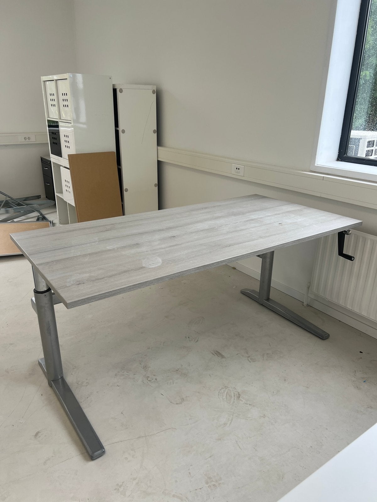 Gratis/Free - Desk with adjustable hight., Ophalen, Gebruikt