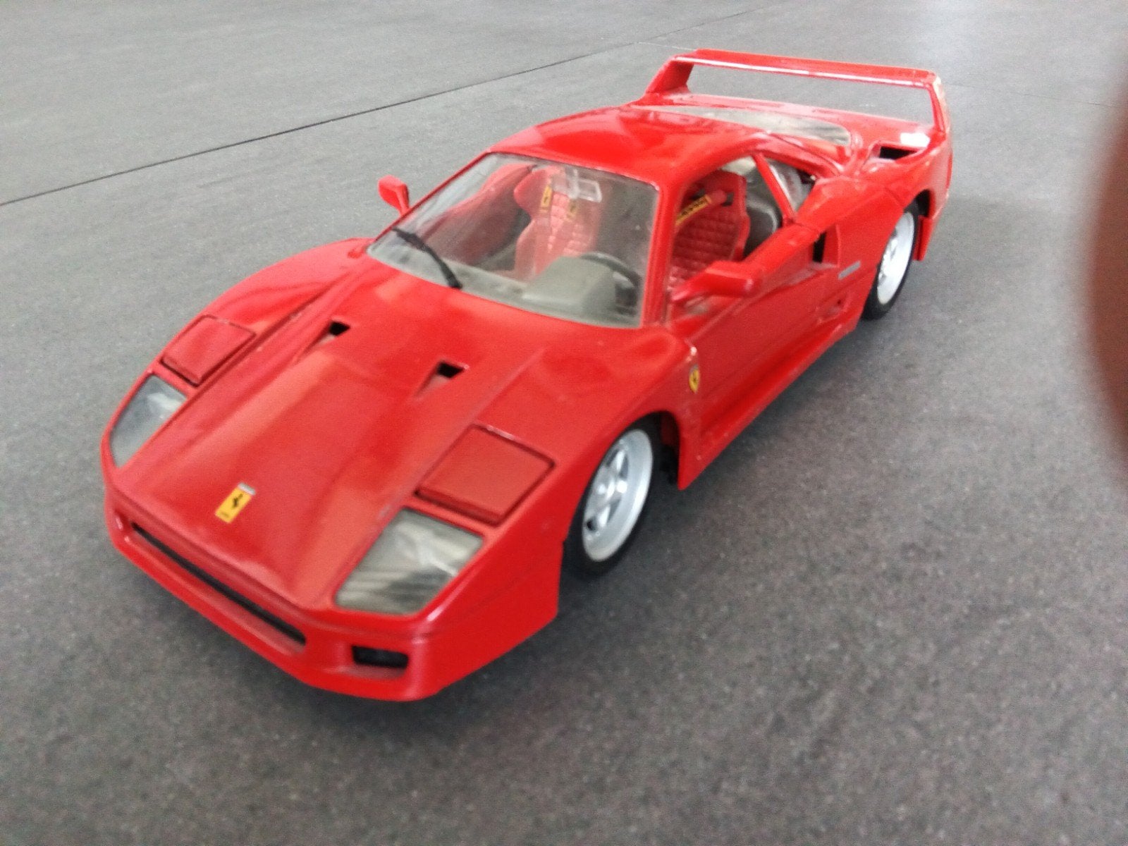 Ferrari F40 Schaalmodel 1:10 - Zo goed als nieuw, Ophalen of Verzenden, Zo goed als nieuw, 1:9 t/m 1:12, Auto