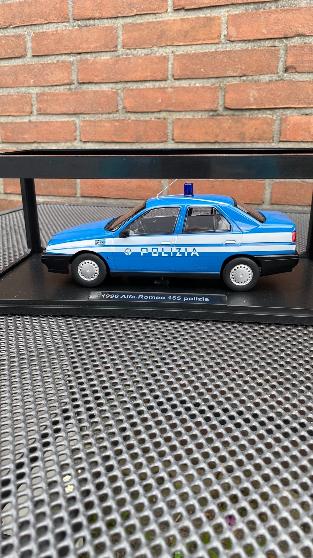 Mooi model Alfa Romeo 1/18, Ophalen of Verzenden, Zo goed als nieuw, Overige merken