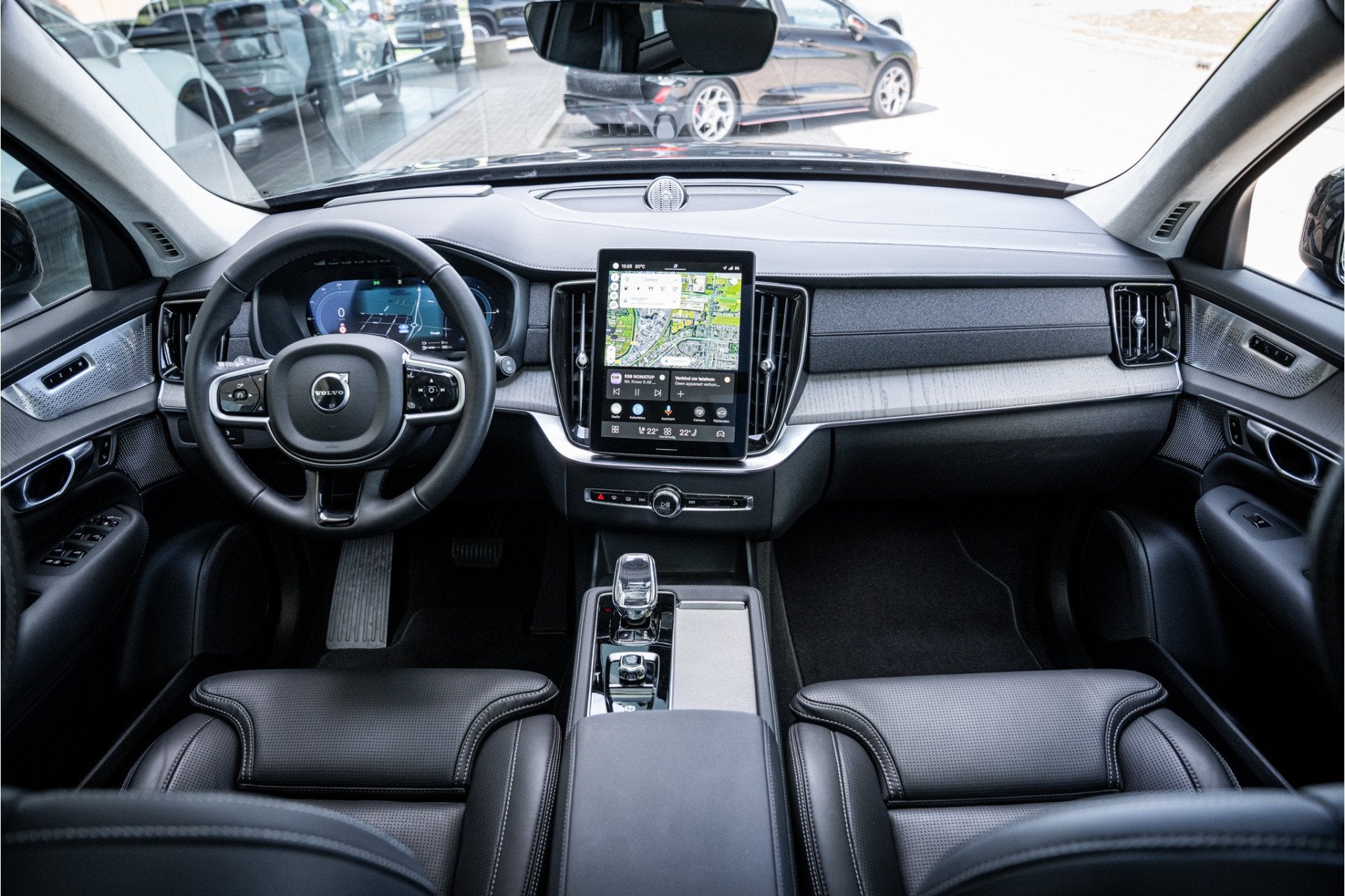 Volvo XC90 T8 Plug-in hybrid AWD ULTRA DARK *Lucht vering* T, Auto's, Gebruikt, Zwart, 7 stoelen, Zwart