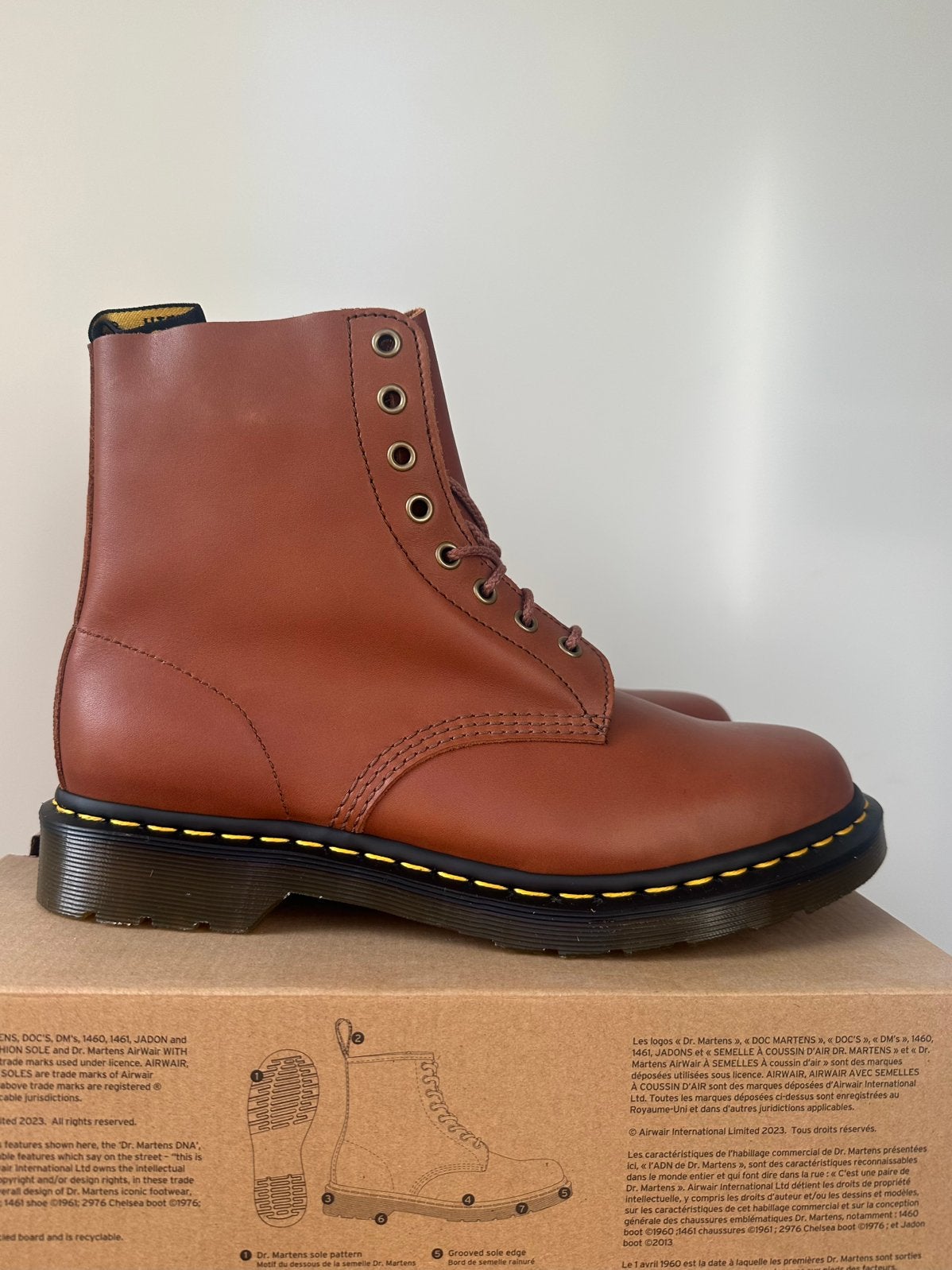 Dr. Martens 1460 Pascal Saddle tan laarzen nieuw maat 44, Ophalen, Bruin, Boots, Nieuw