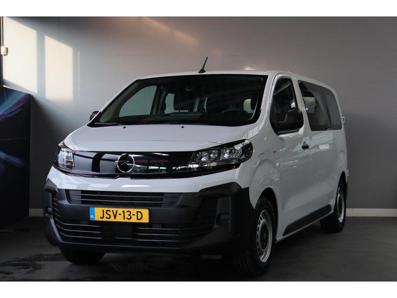 Opel Vivaro-e Combi Electric L2 75 kWh / 9-persoons / Demo, Auto's, Opel, Automaat, 136 pk, 9 stoelen, Te koop