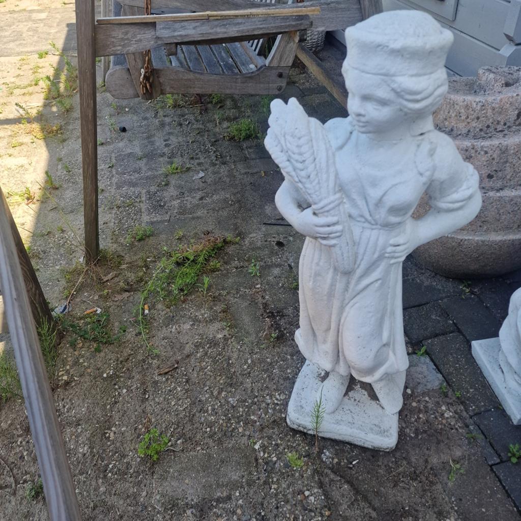 Betonnen beeld: Vrouw met korenschoof, 80 cm hoog, Ophalen of Verzenden