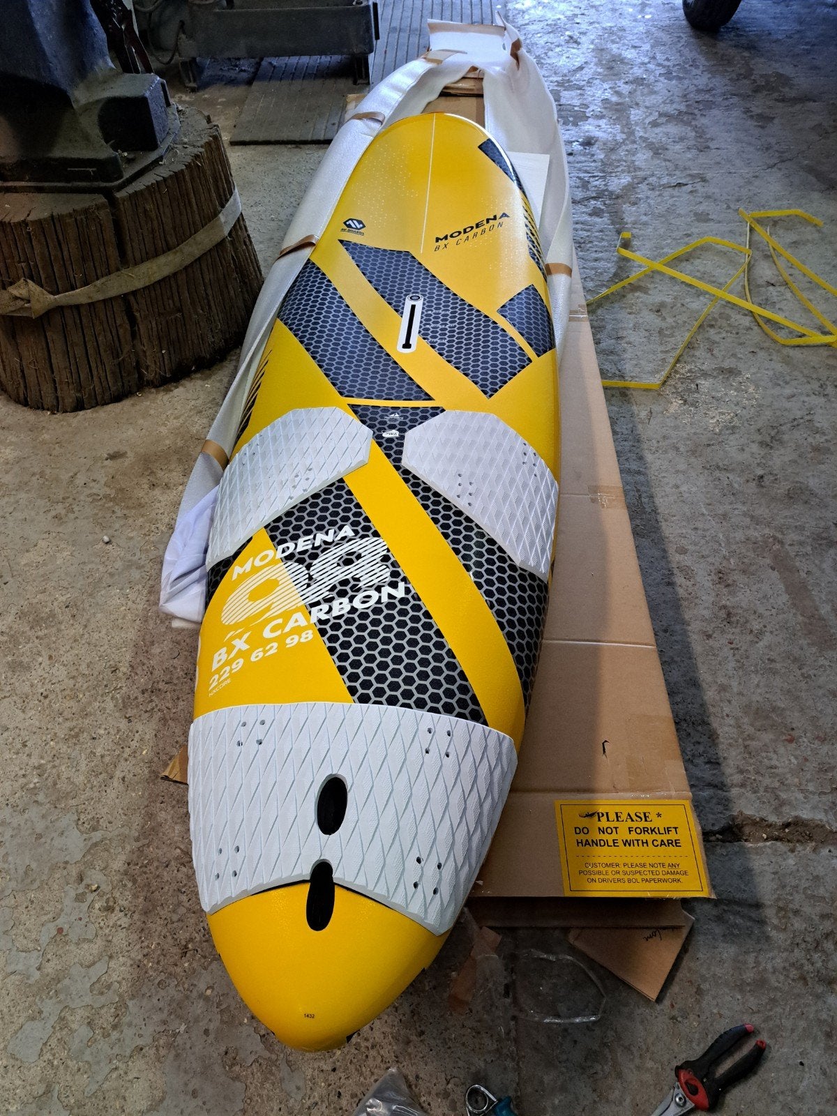 Te koop AV Modena 98 2026, Watersport en Boten, Windsurfen, Overige merken, 250 tot 300 cm, Ophalen of Verzenden, Zo goed als nieuw