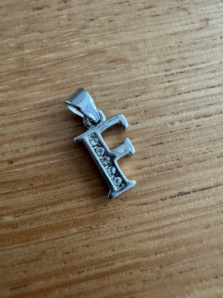 Letter F hanger, Ophalen of Verzenden, Zo goed als nieuw, Zilver, Overige materialen