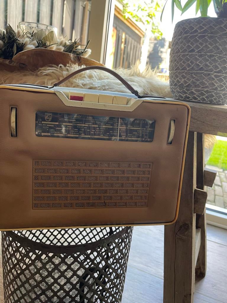 Vintage Philips L3X81T/90 transistor radio, Verzenden