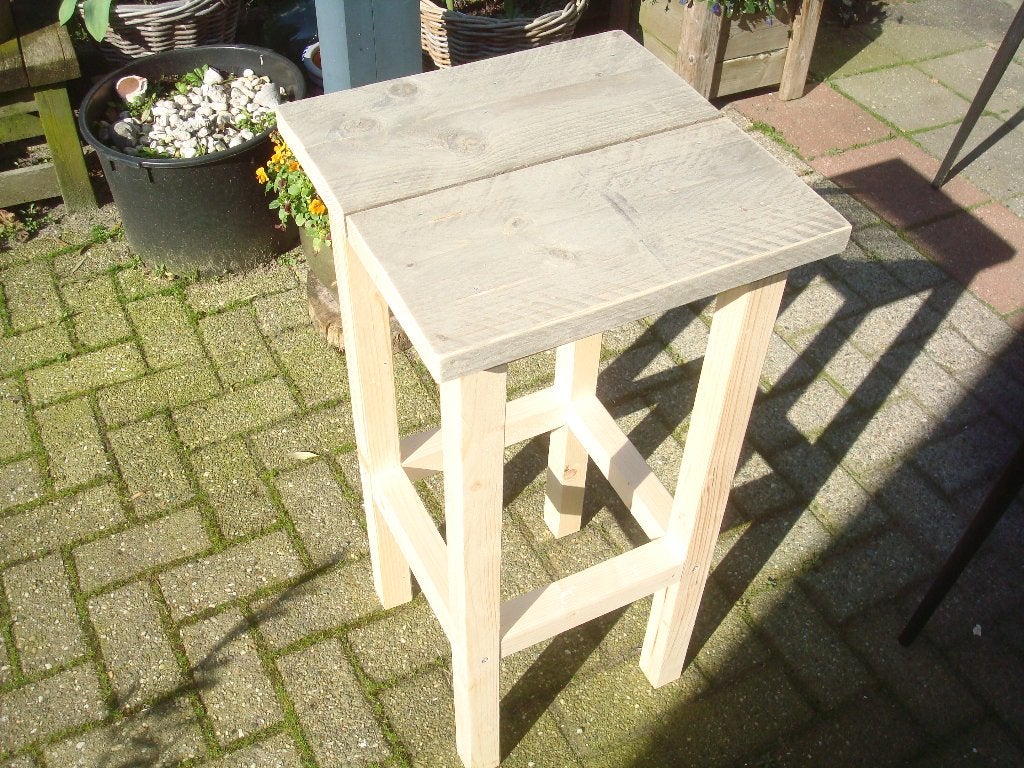 18 Douglas houten barkrukken met vuren onderstel, Ophalen, 5 krukken of meer, Met voetsteun, 60 tot 90 cm