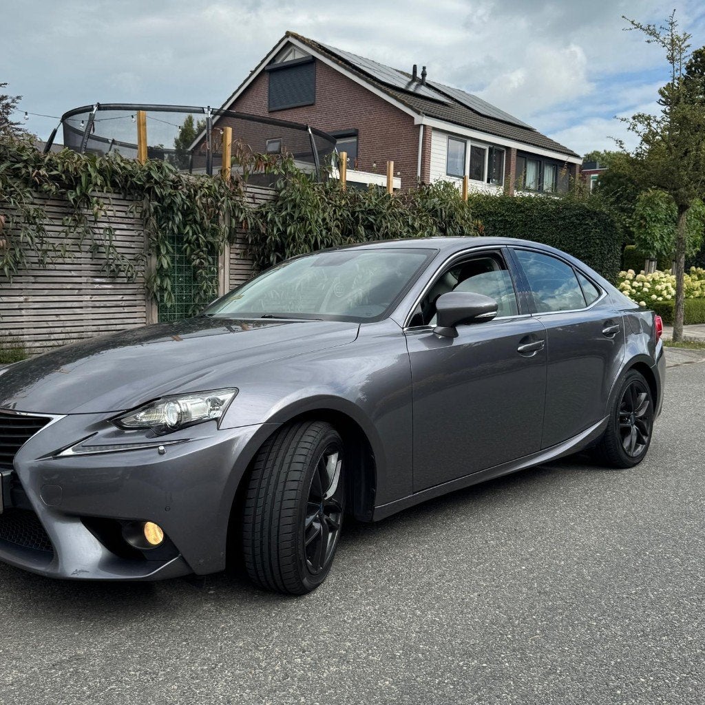 Lexus IS 300H 2.5 Hybrid CVT 2014 Grijs, Automaat, Achterwielaandrijving, 181 pk, Leder en Stof