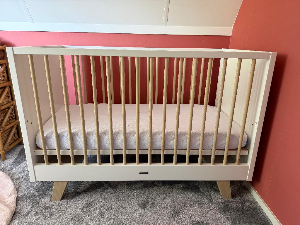 Kidsmill Meegroei ledikant 120x60 incl matras enz, Kinderen en Baby's, Babywiegjes en Ledikanten, Zo goed als nieuw, Ledikant