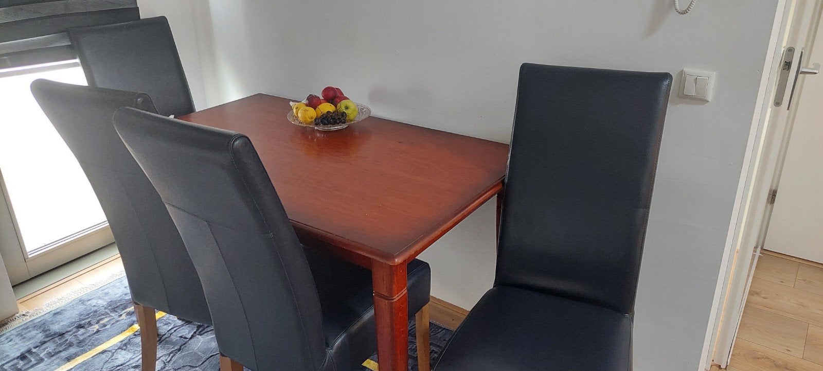 Eettafel met 4 stoelen, bed en Siemens koelkast, Ophalen of Verzenden, Rechthoekig, 100 tot 150 cm, 50 tot 100 cm