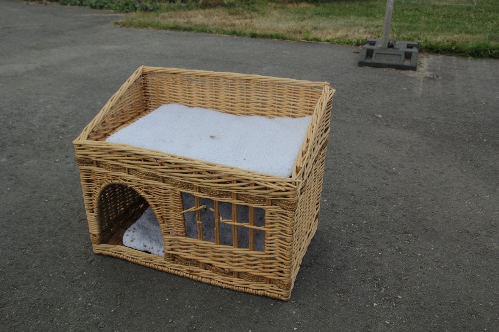 Vierkante kattenmand met kussentjes, Dieren en Toebehoren, Kattenmanden, Ophalen, Zo goed als nieuw, Riet