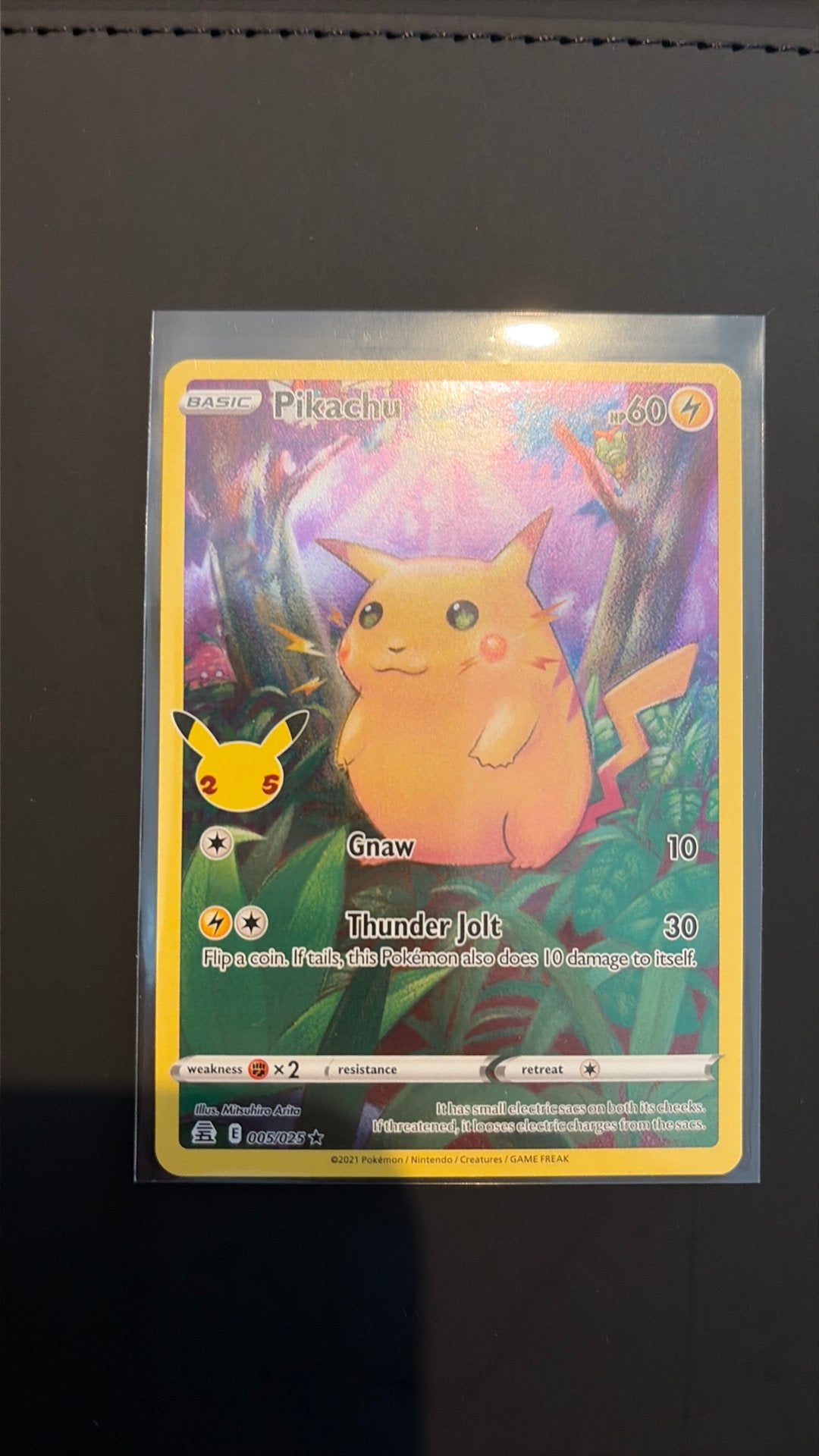 Pikachu CEL 005/025 - Celebrations, Hobby en Vrije tijd, Verzamelkaartspellen | Pokémon, Ophalen of Verzenden, Zo goed als nieuw