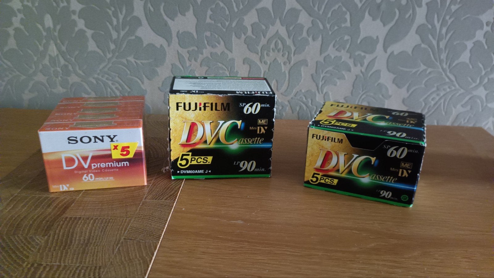 Nieuwe Sony en Fujifilm DVC Mini DV Cassettes (15 stuks), Mini dv, Nieuw, Ophalen of Verzenden, Band, Disc of Geheugen