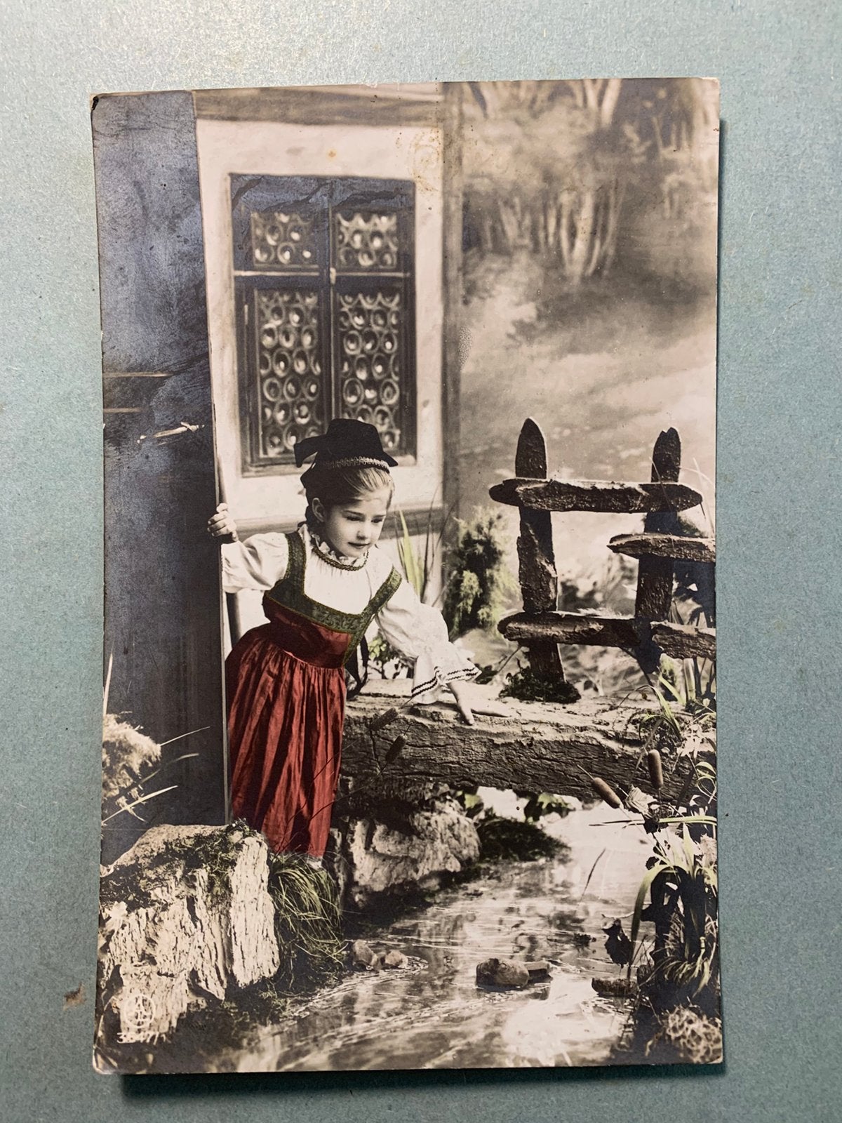 13-3-1922 Meisje bij een beekje, Ophalen of Verzenden, 1920 tot 1940, Gelopen, Kinderen