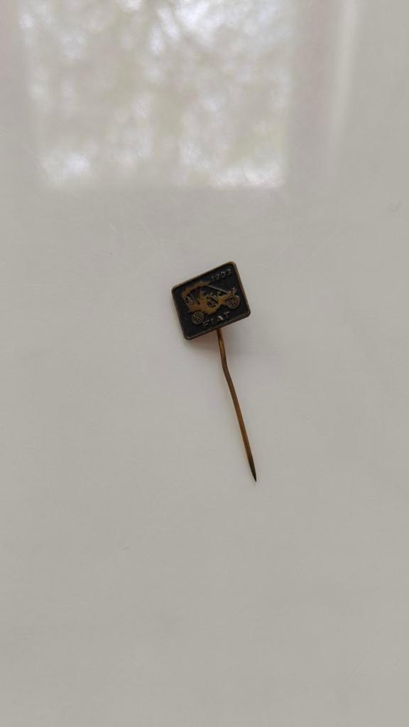 Vintage Fiat 1903 Auto Reversspeld / Pin, Verzamelen, Ophalen of Verzenden, Gebruikt, Auto's