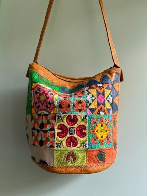 Unieke handgemaakte leren tas met patchwork en borduursels, Overige merken, Overige kleuren, Nieuw, Ophalen of Verzenden