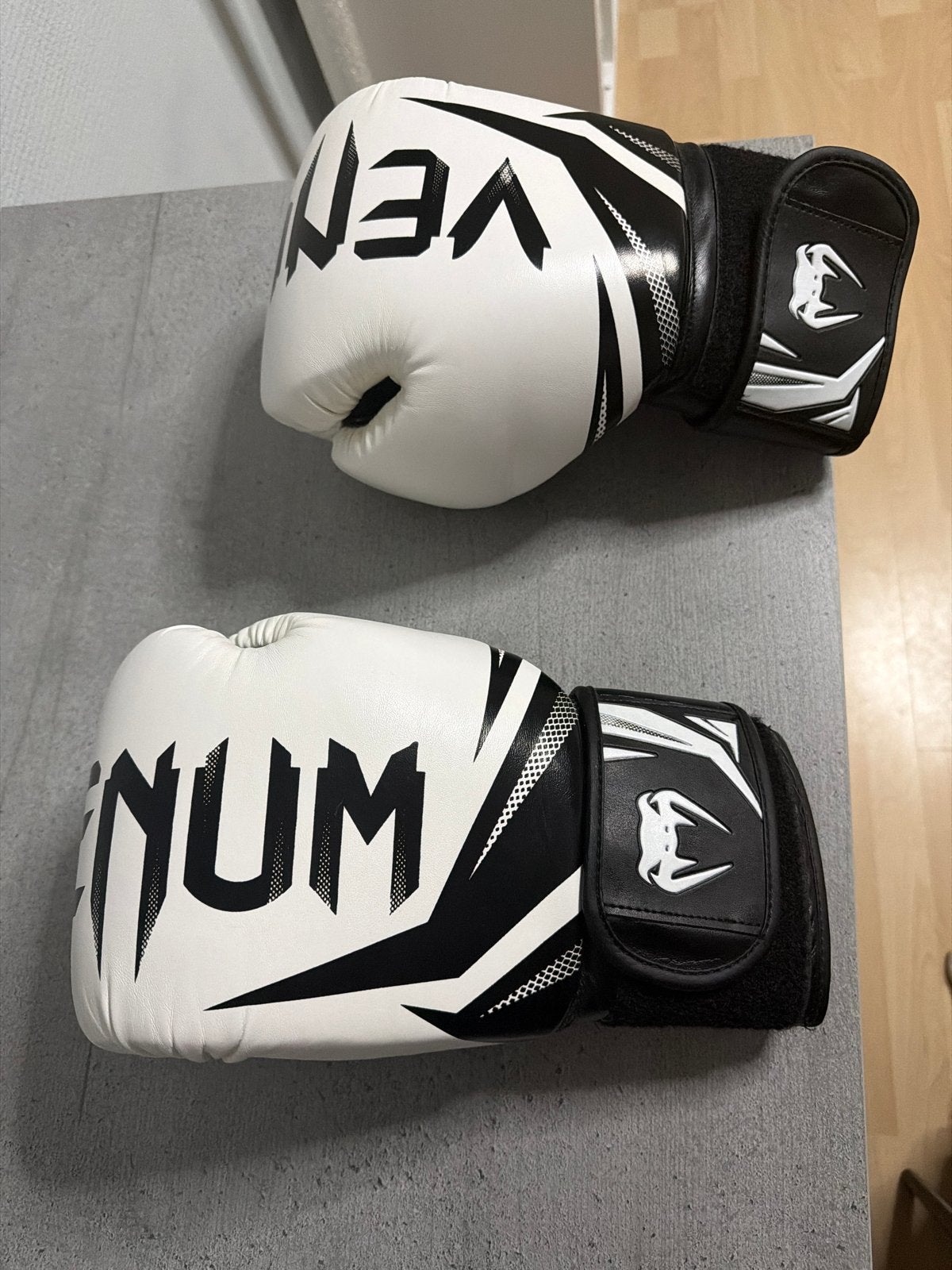 Venum Bokshandschoenen - Wit/Zwart, Ophalen, Overige, Vechtsportbescherming, Maat M
