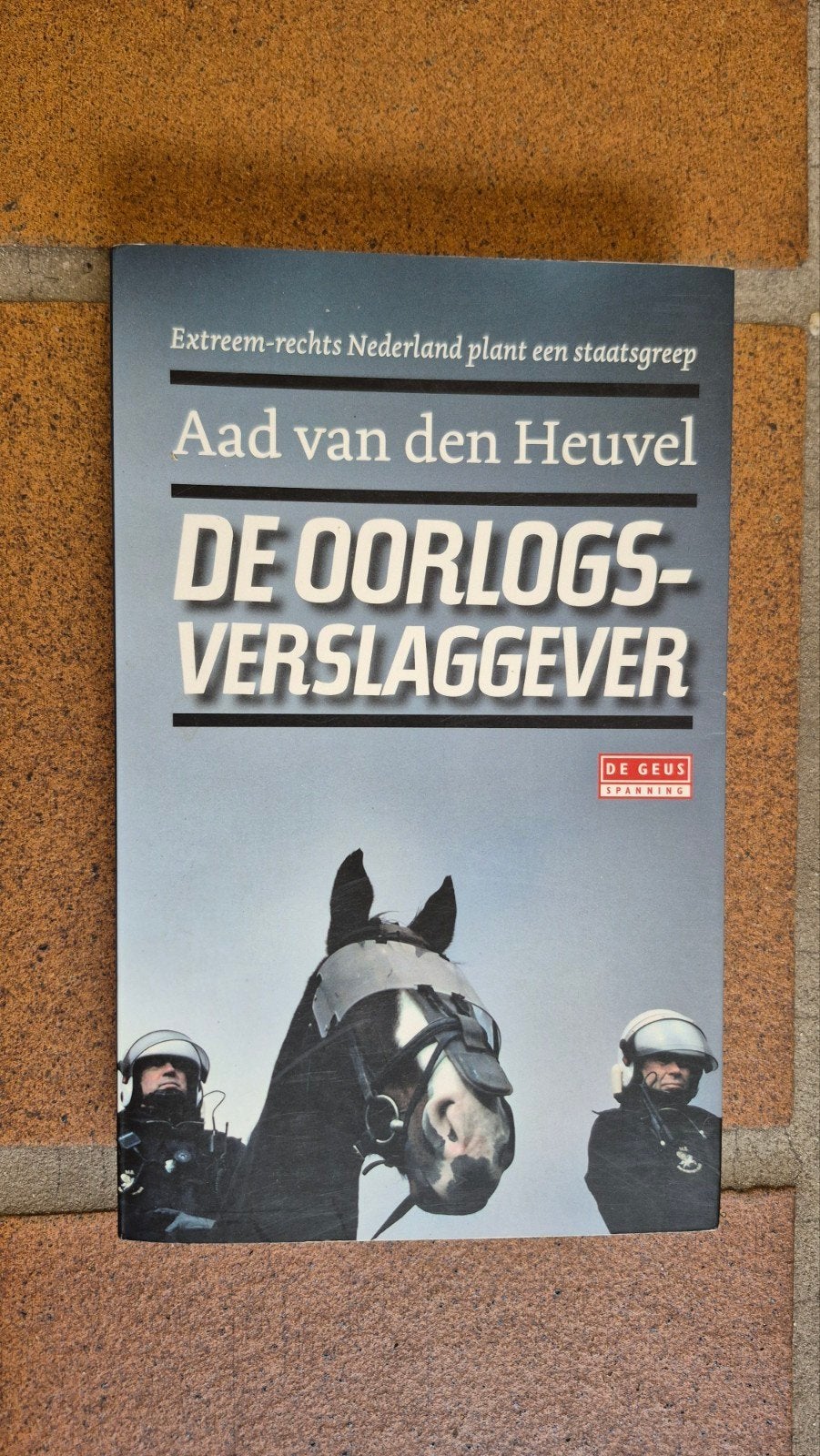 De Oorlogsverslaggever - Aad van den Heuvel, Ophalen of Verzenden, Gelezen, Aad van den Heuvel, Nederland