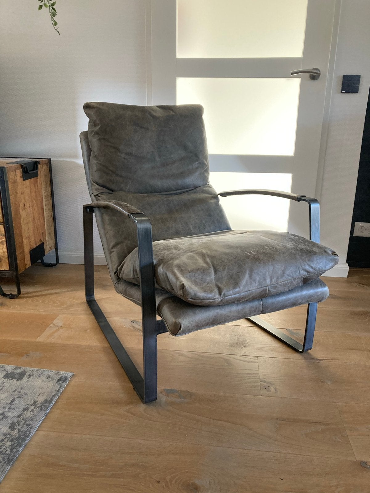 Eleonora fauteuil Lex, antraciet., Huis en Inrichting, Ophalen, Zo goed als nieuw, Industrieel, 50 tot 75 cm