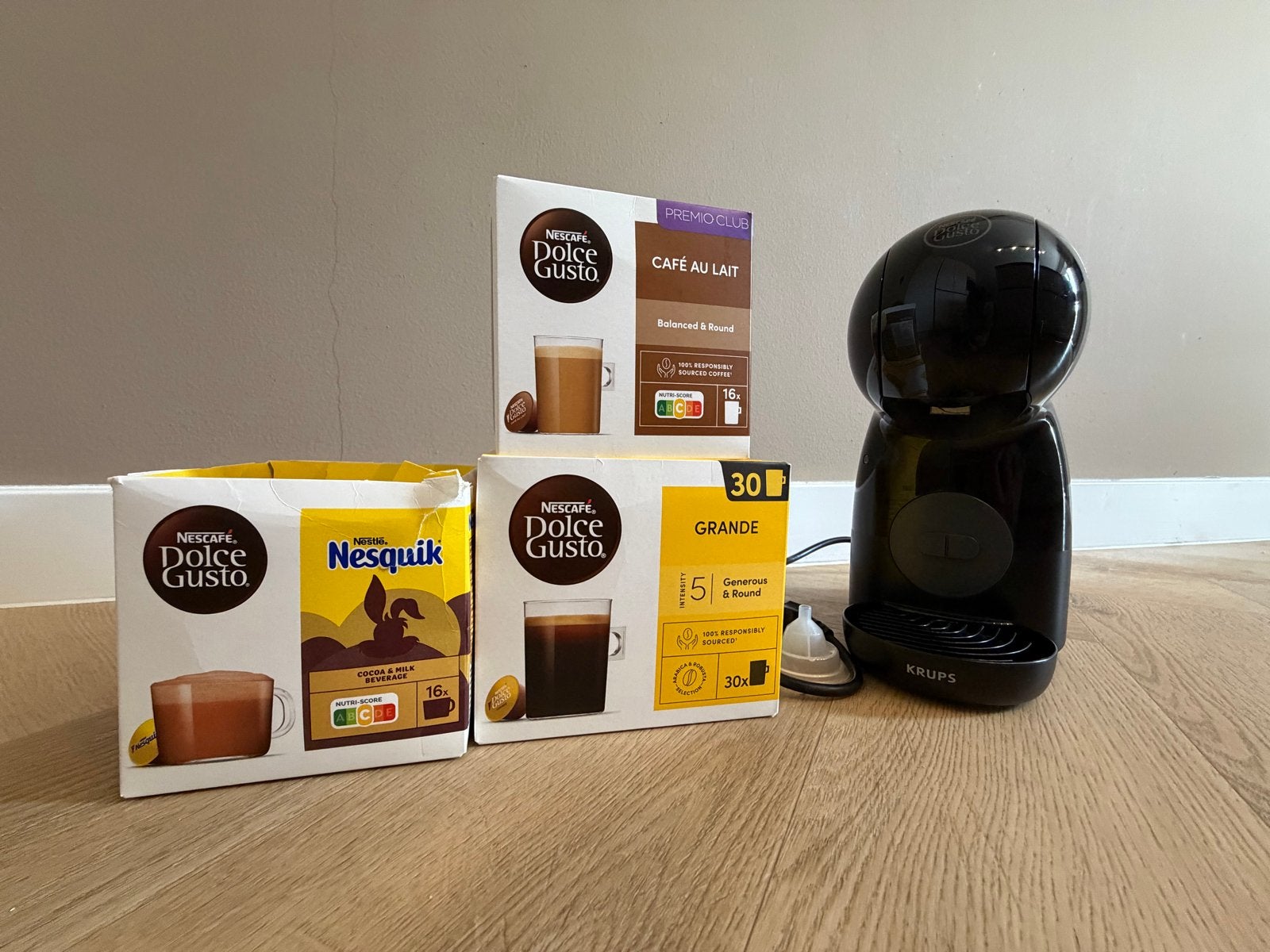 Dolce Gusto koffiemachine met diverse cups, Ophalen of Verzenden, Zo goed als nieuw, Koffiemachine, Koffiepads en cups