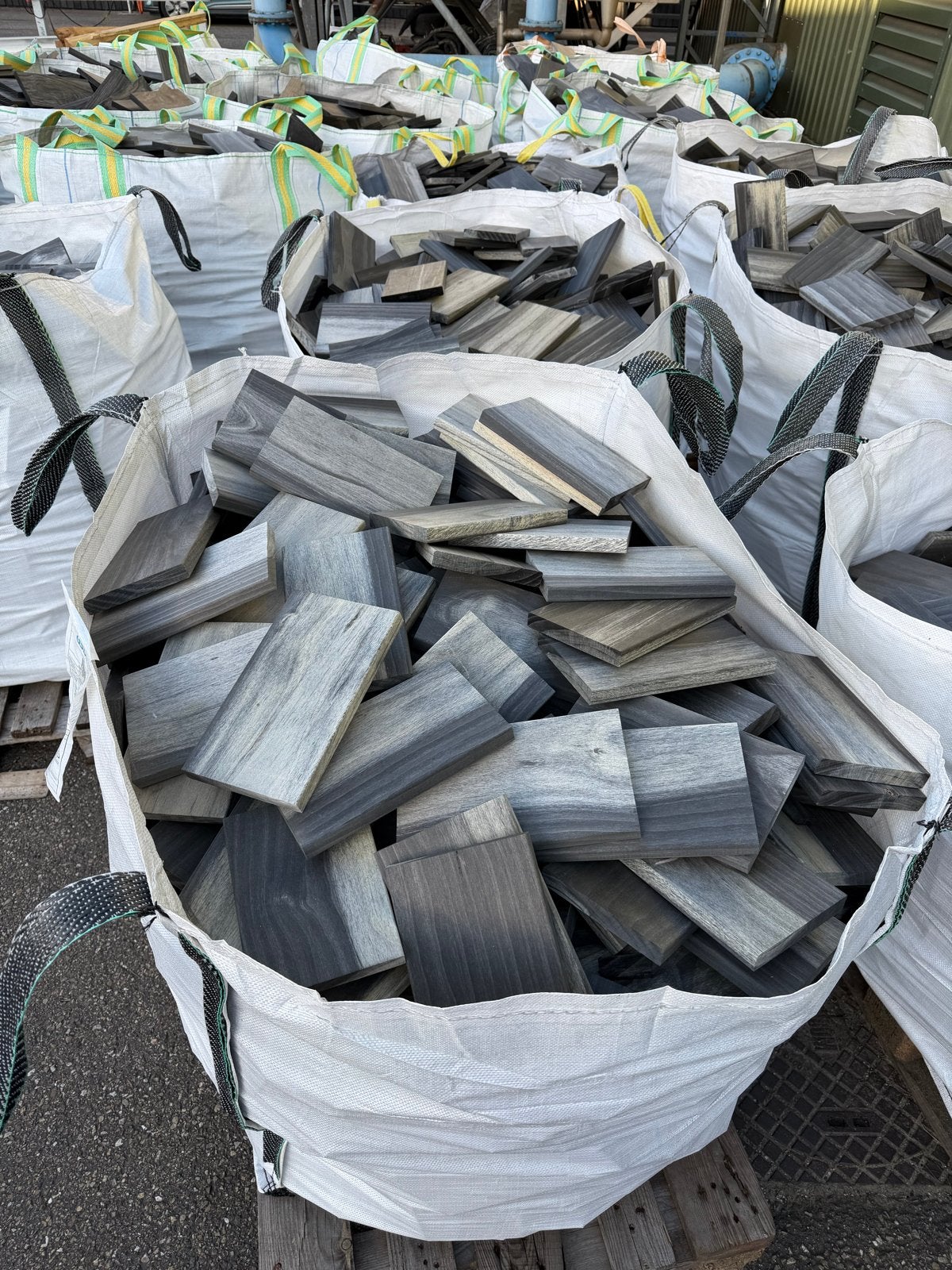 Openhaardhout radiatapine vanaf € 40,- per bigbag van 1 m3, Tuin en Terras, 6 m³ of meer, Ophalen, Overige houtsoorten, Blokken