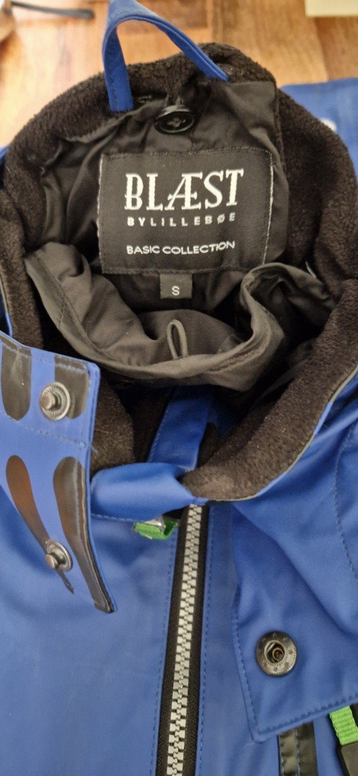 Blauwe Blaest by Lillebøe regenjas met rits voering mt S, Blauw, Blaest Lilleboe, Ophalen of Verzenden, Zo goed als nieuw