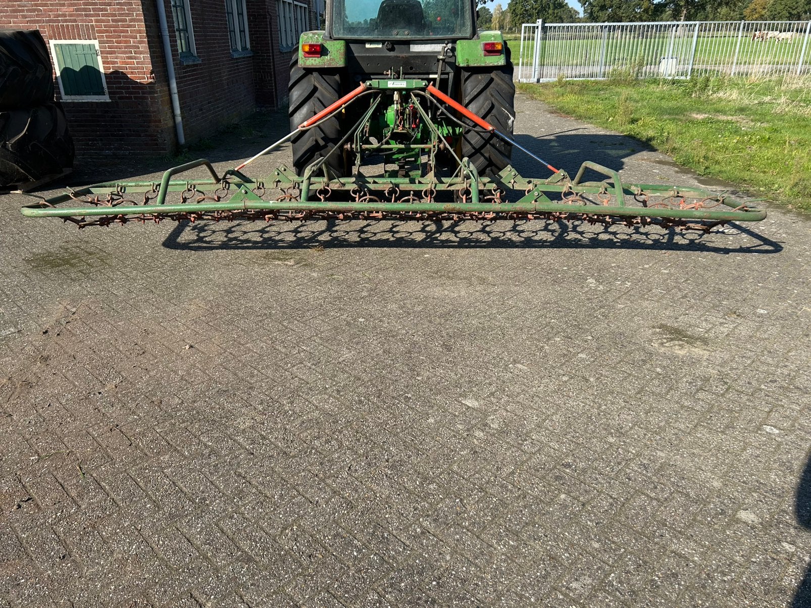 Weidesleper, kunstmeststrooier, DAF aanhangwagen, cultivator, Ophalen