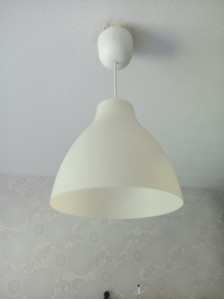 Witte plafondlamp - IKEA Melodi, Huis en Inrichting, Lampen | Hanglampen, Kunststof, Gebruikt, Ophalen of Verzenden, Modern