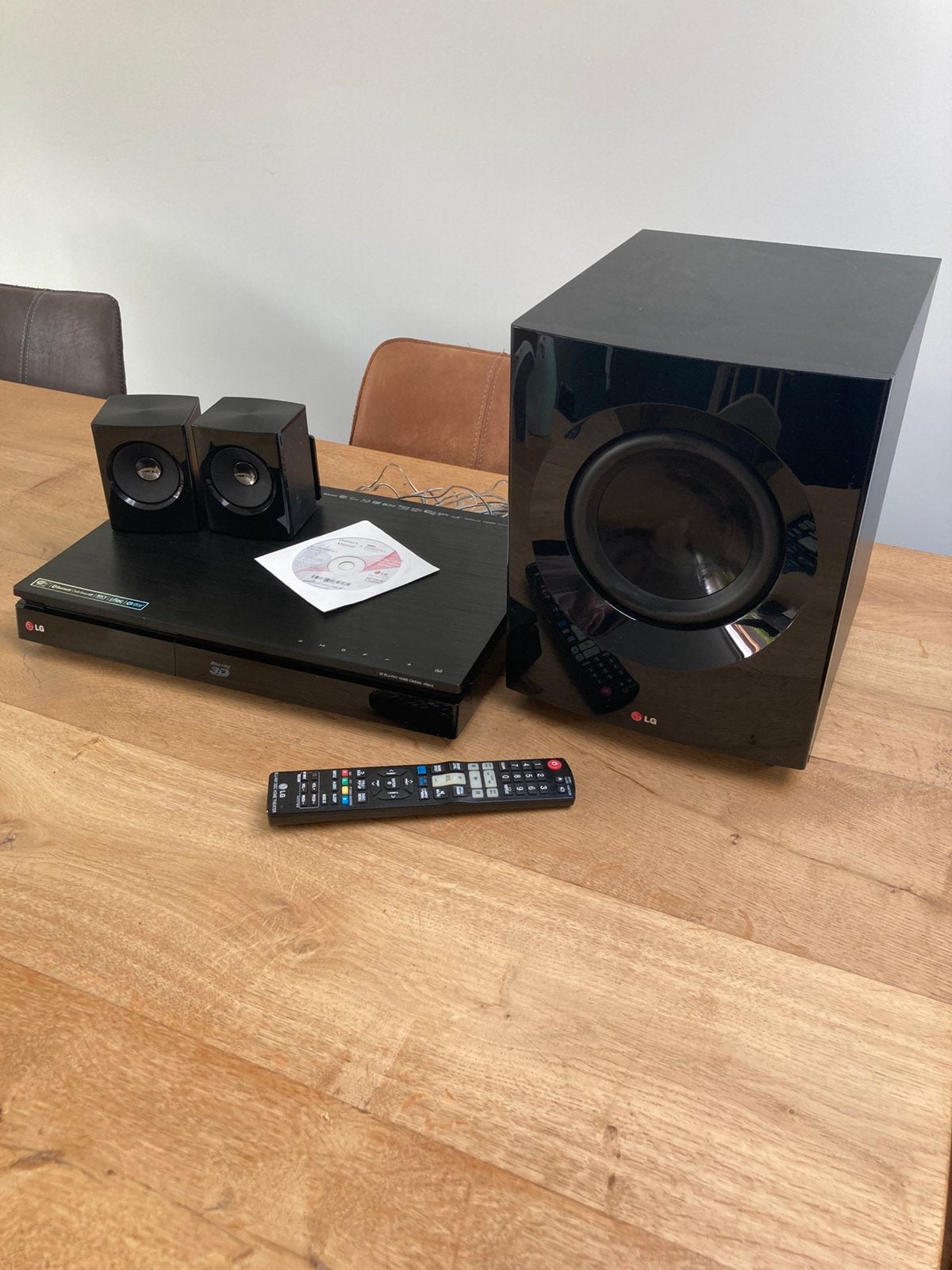 LG 3D Blu-Ray home cinema HX513, Audio, Tv en Foto, Home Cinema-sets, Blu-ray-speler, 70 watt of meer, Zo goed als nieuw, Ophalen