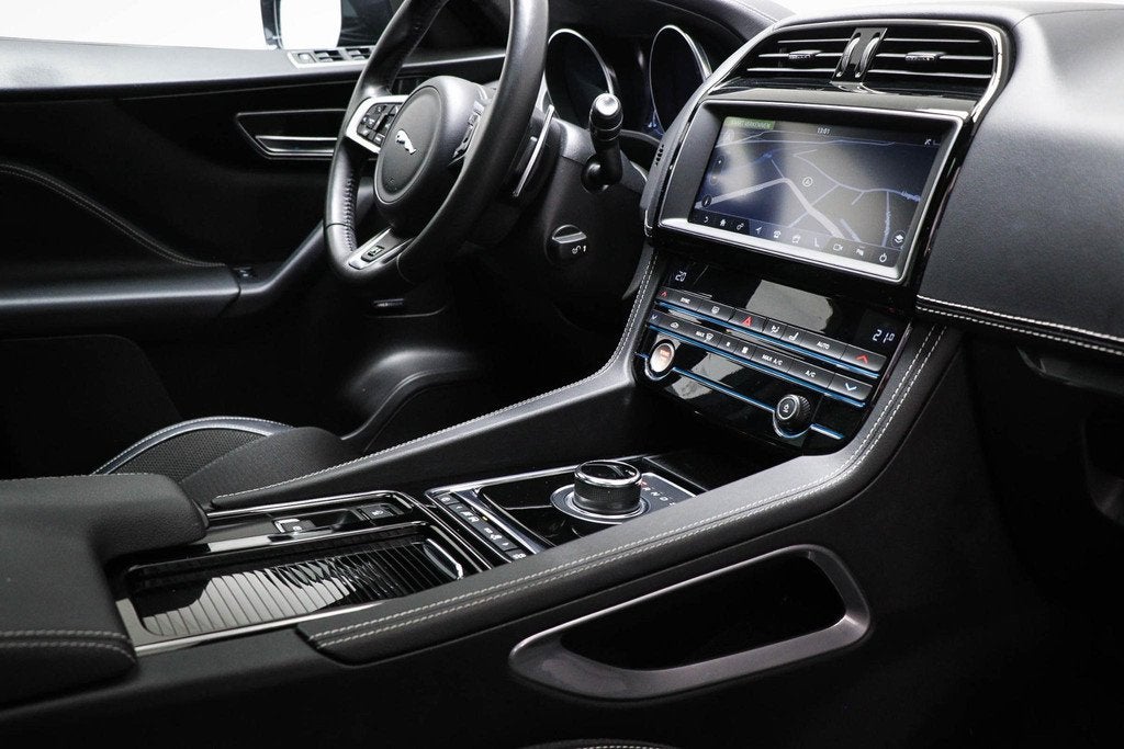 Jaguar F-PACE 2.0t AWD Portfolio | PANORAMADAK | STUURVERWAR, Auto's, Jaguar, Gebruikt, 4 cilinders, Met garantie (alle), Zwart