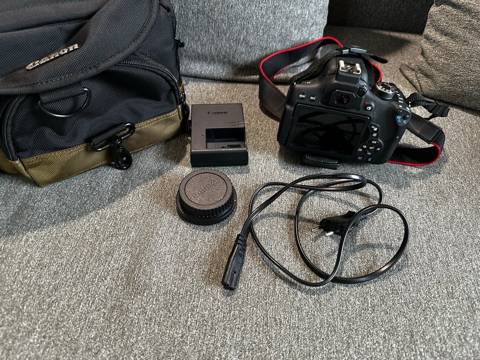 Canon EOS 750D Spiegelreflexcamera met accessoires, Gebruikt, Spiegelreflex, Canon, Kantelbaar/draaibaar scherm