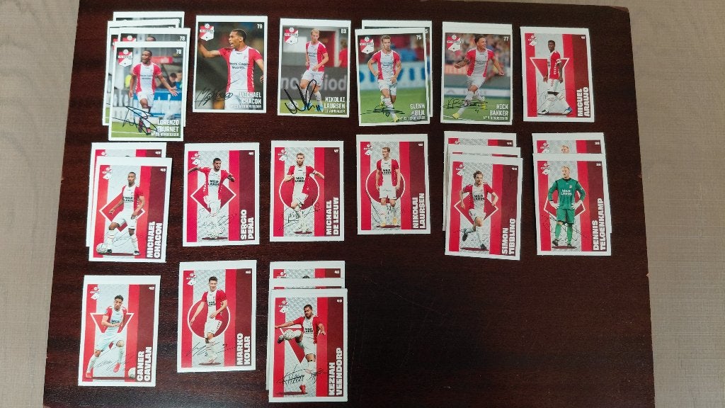 26 AH voetbalplaatjes FC Emmen, Verzenden, Zo goed als nieuw, Overige binnenlandse clubs, Poster, Plaatje of Sticker