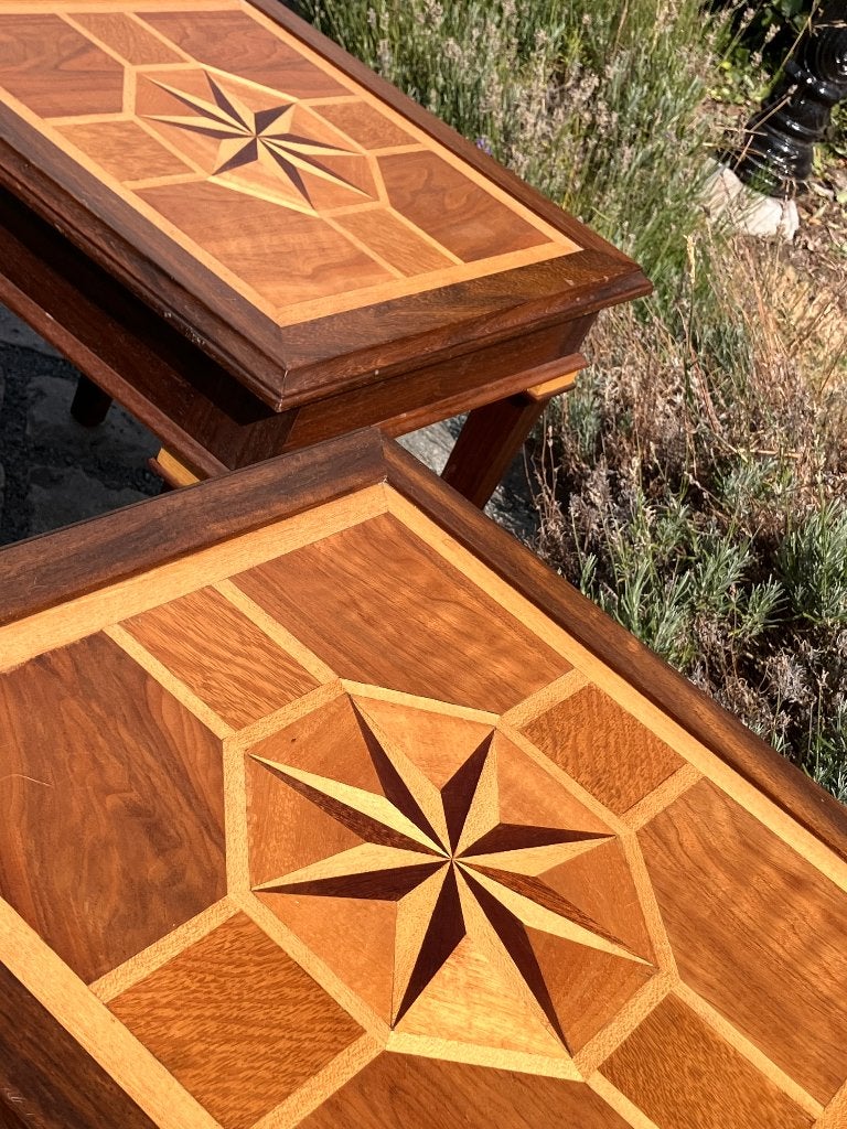 2 unieke bijzettafels met hout inlegwerk, Ophalen