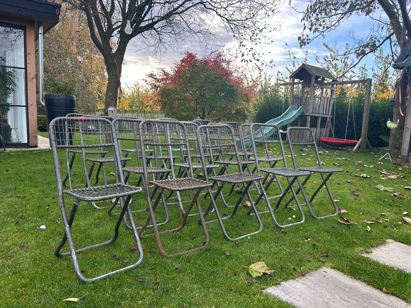 Set van 17 Britse Leger Klapstoelen (1950-1970), Ophalen