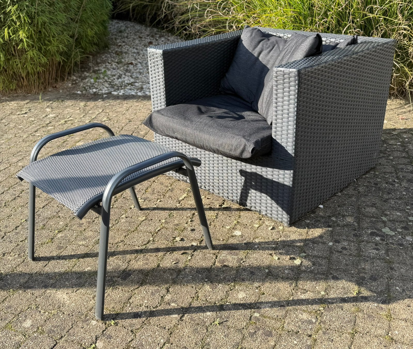 Gratis: comfortabele Wicker loungestoel voor buiten, Tuin en Terras, Ophalen, Gebruikt, Wicker, Stoel