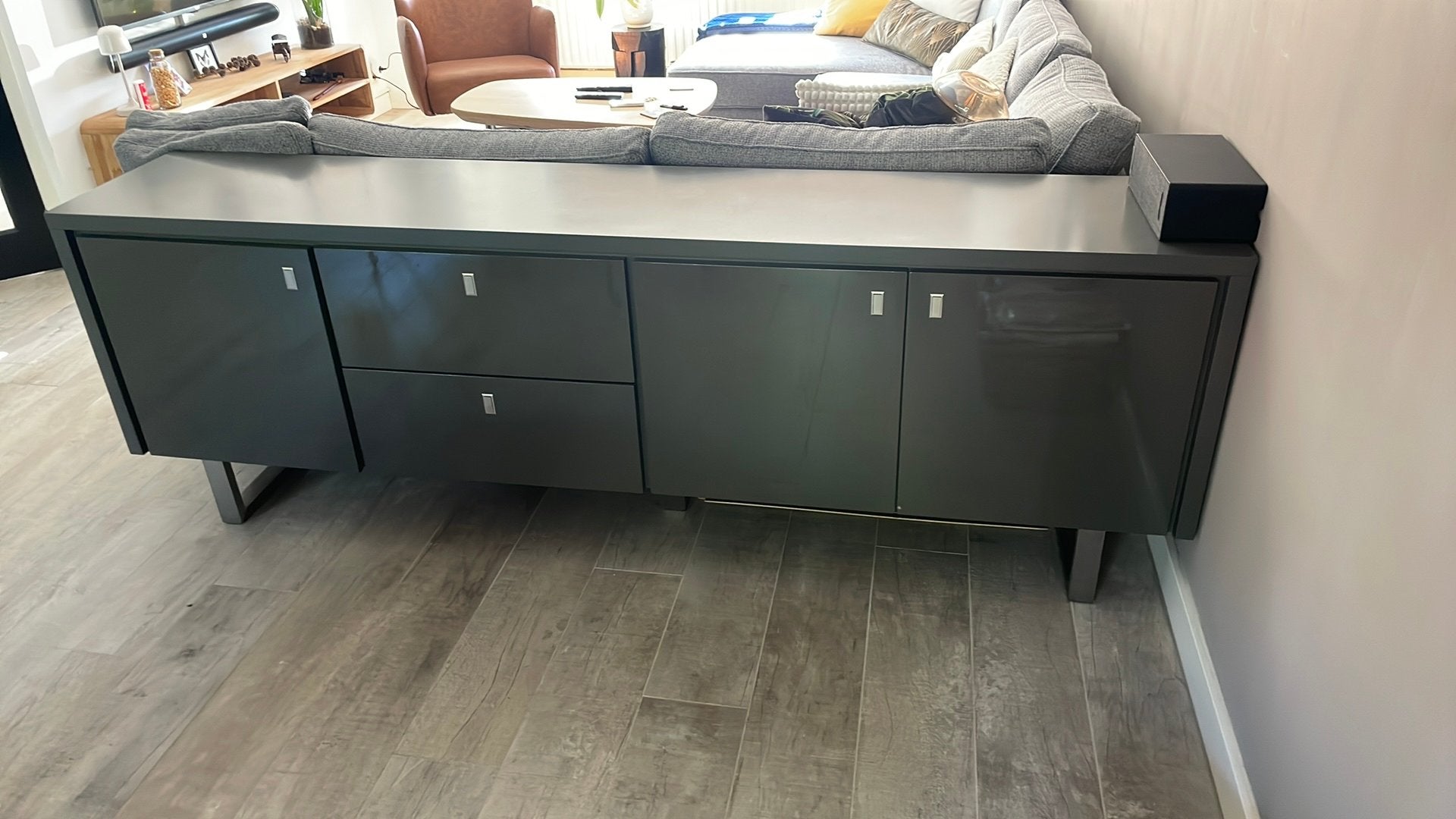 Te koop dressoir merk xooon, Ophalen, Zo goed als nieuw, 25 tot 50 cm