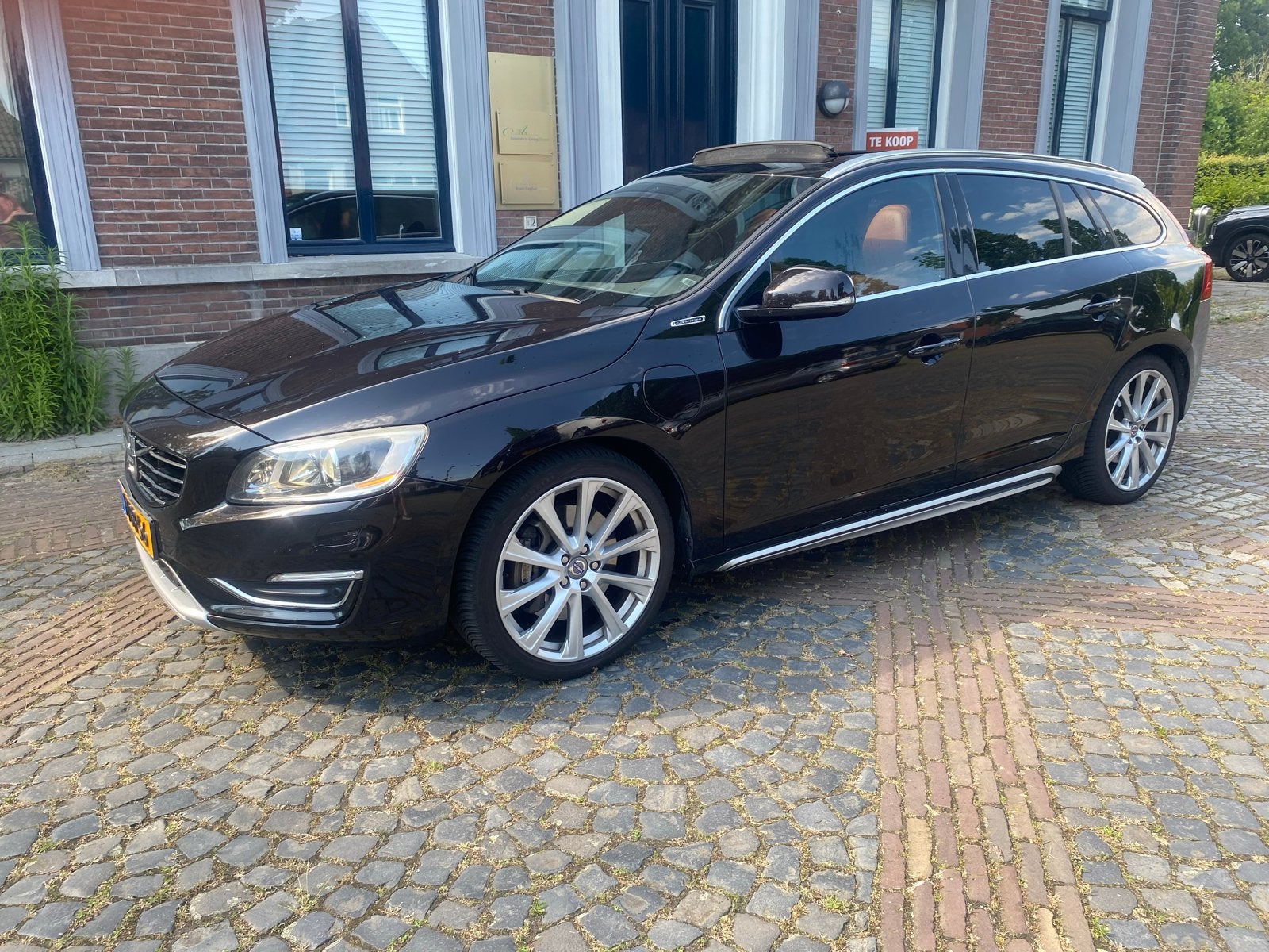 Volvo V60 D6 215pk Plug-in Hybrid 2013 Zwart, Auto's, 1849 kg, 1800 kg, Zwart, Particulier
