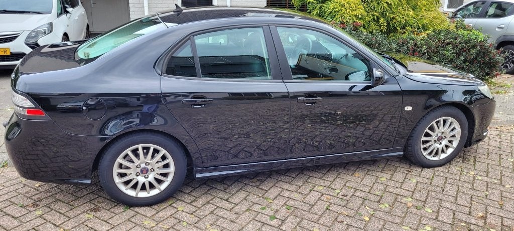 Saab 9-3 2.0 T 2009 Zwart, Auto's, Zwart, Leder en Stof, Zwart, 75 €/maand
