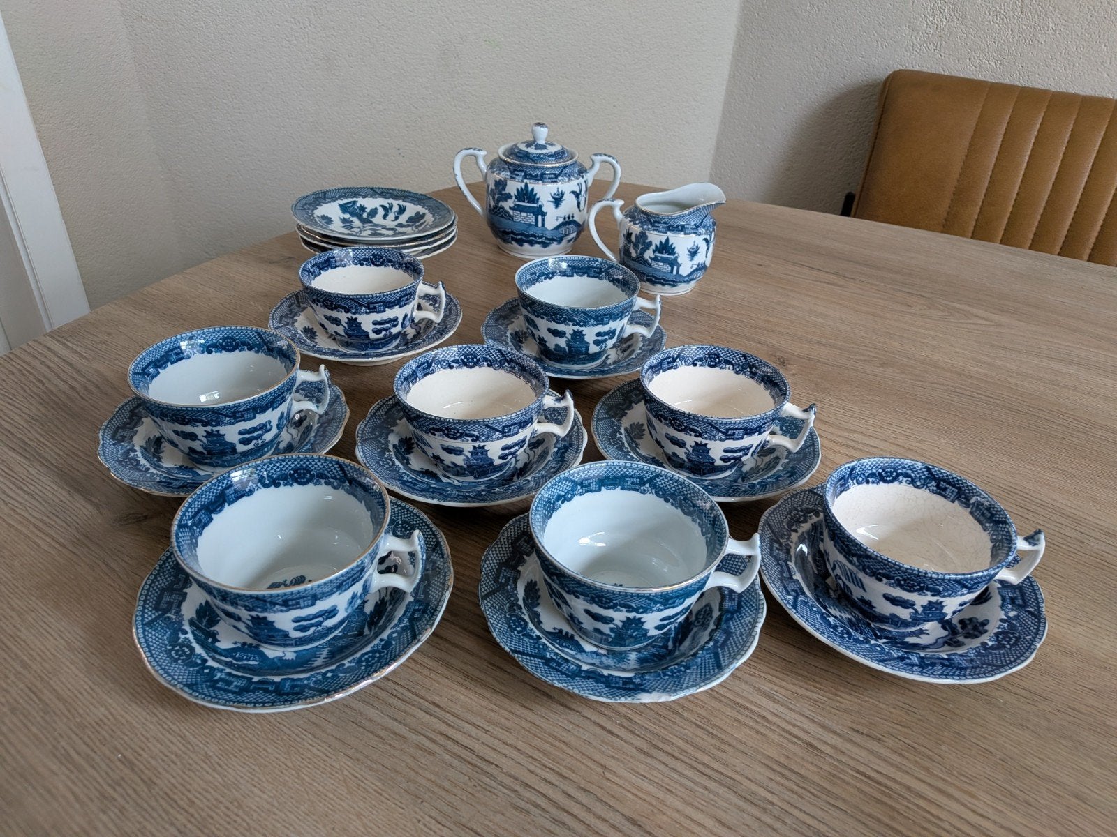 Prachtige Blue Willow theeset met gouden bies (22-delig)
Ele, Ophalen
